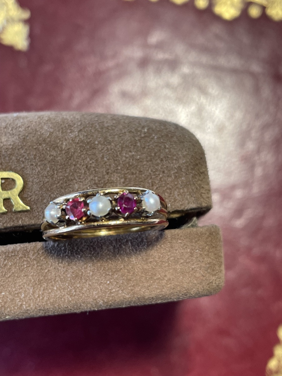 Gold Ring With Pearls And Rubies -photo-3
