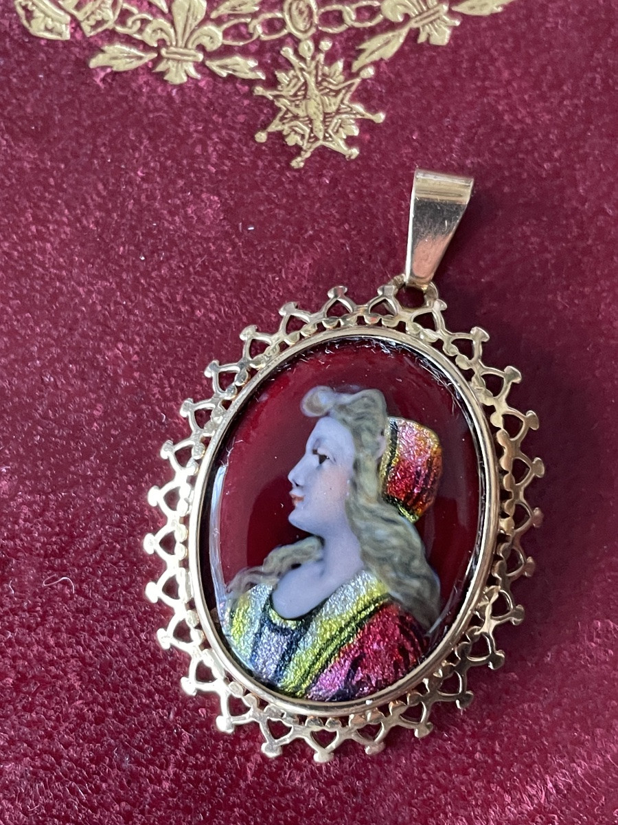 Gold And Enamel Pendant-photo-2
