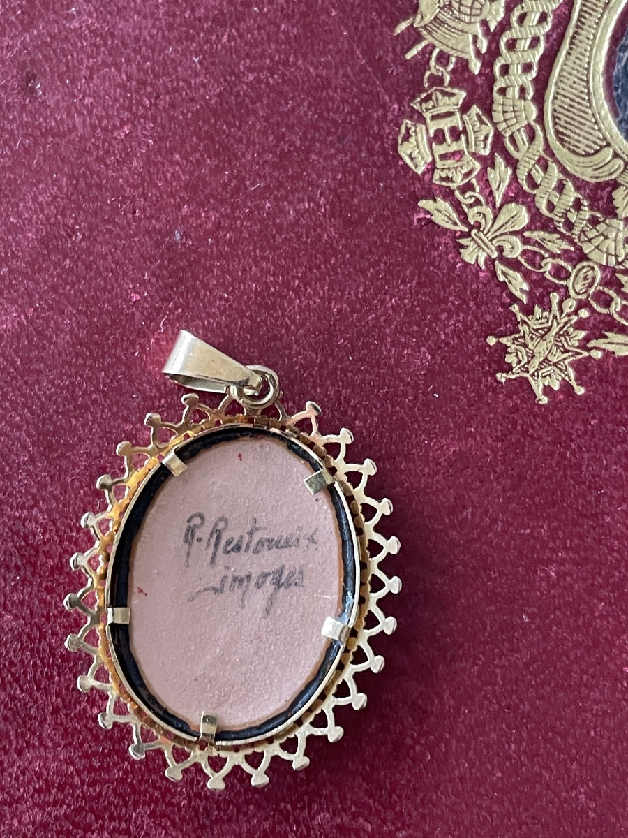 Gold And Enamel Pendant-photo-3