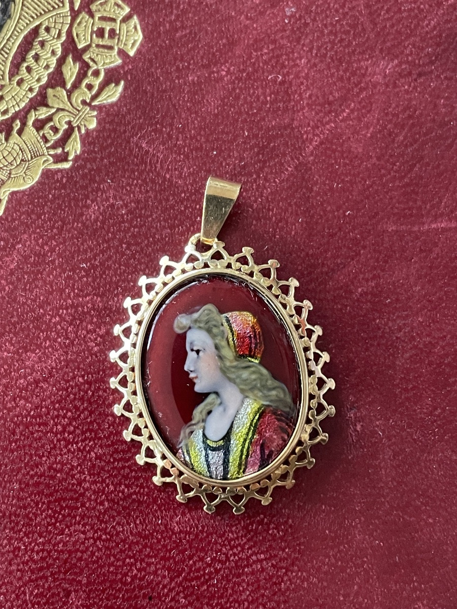 Gold And Enamel Pendant-photo-4