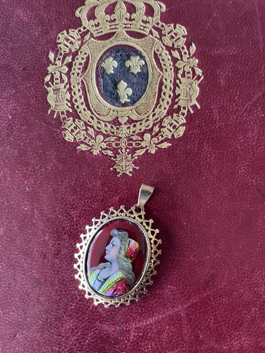 Gold And Enamel Pendant-photo-1