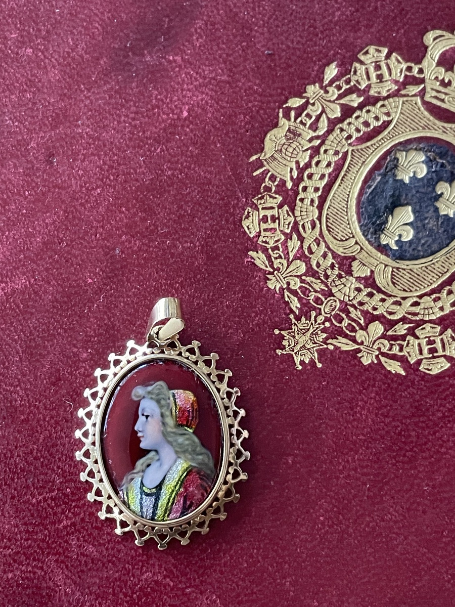Gold And Enamel Pendant-photo-4