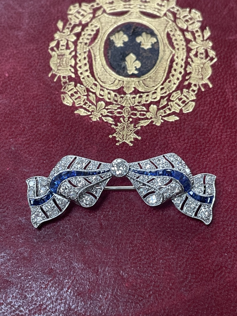 Gold Brooch With Diamonds And Sapphires-photo-8