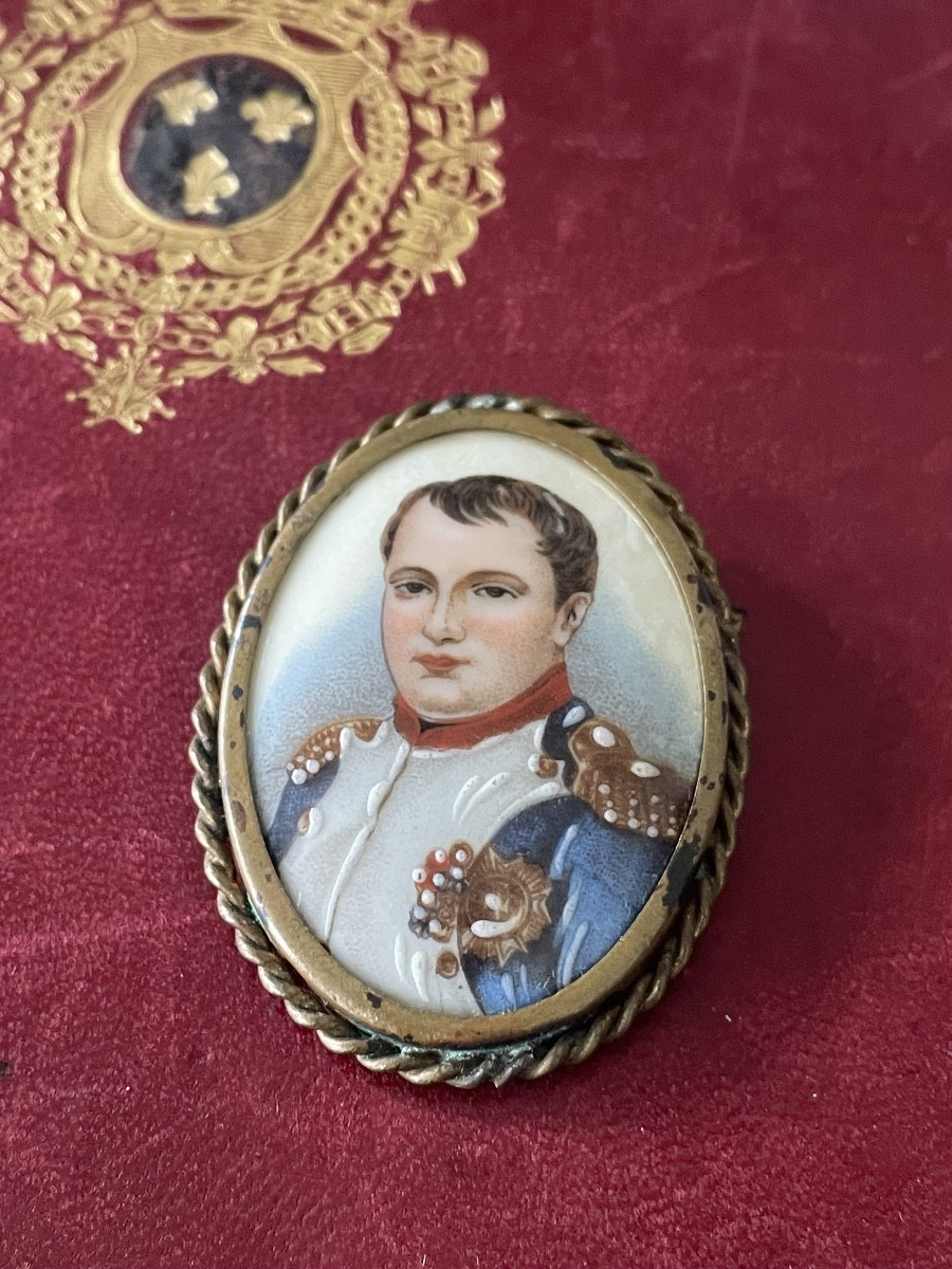 Broche Napoléon porcelaine 