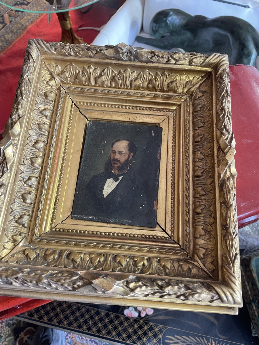 Paire de cadre dorés avec portraits -photo-7
