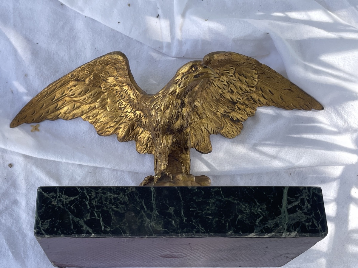 Presse papier de bureau aigle bronze doré 