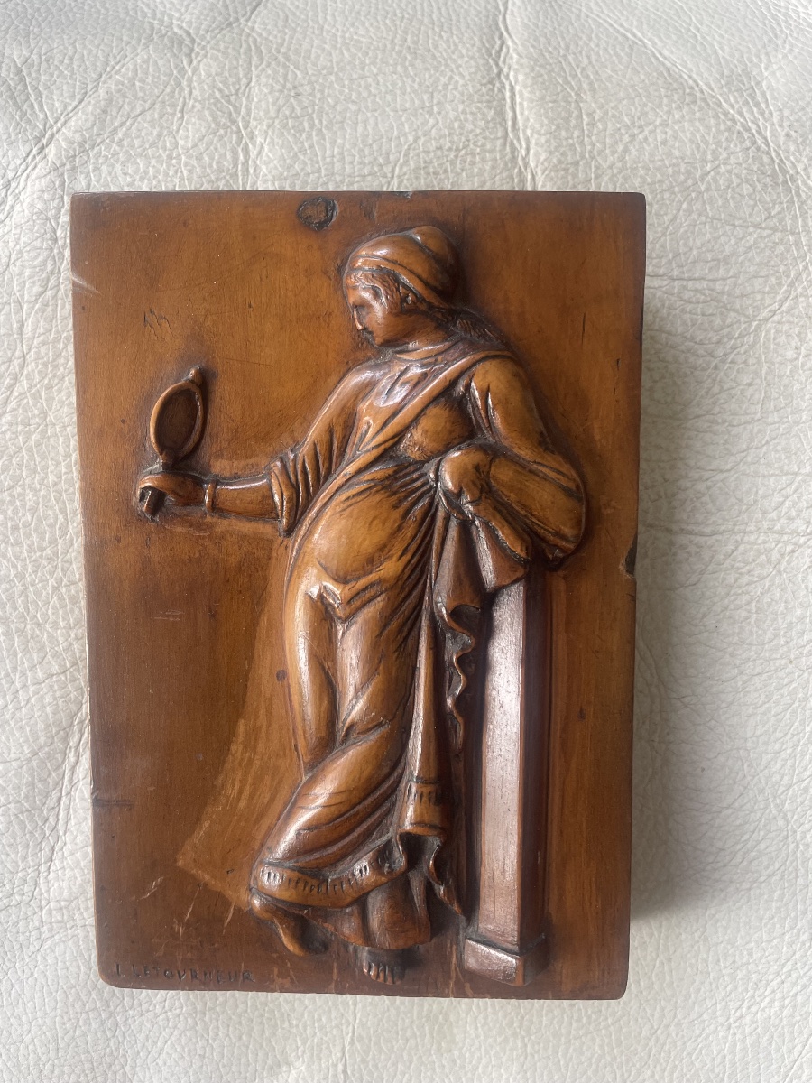 Table Sculpture Wood Goddess With Mirror-photo-7