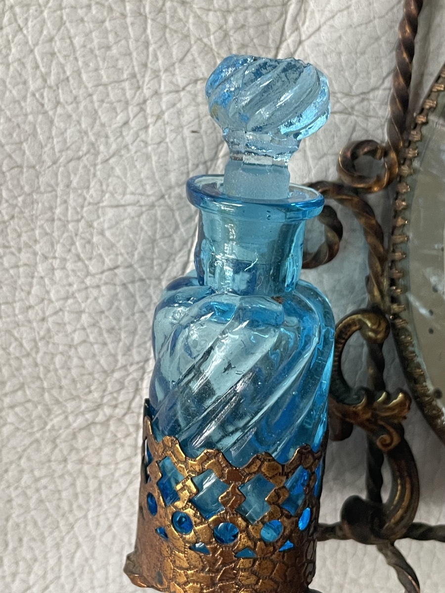 Petit coffret à bijoux et flacons de parfum -photo-8