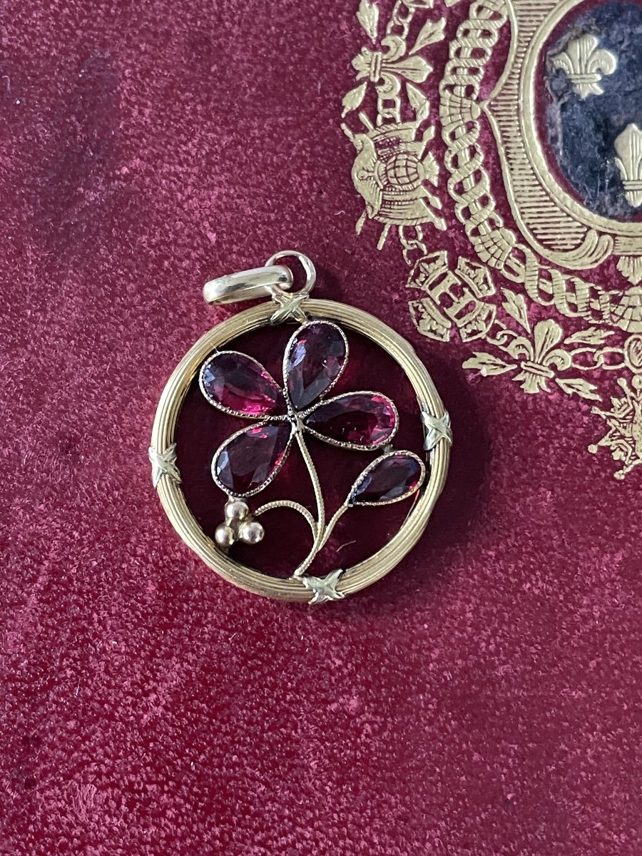 Gold Pendant Clover Garnet-photo-2