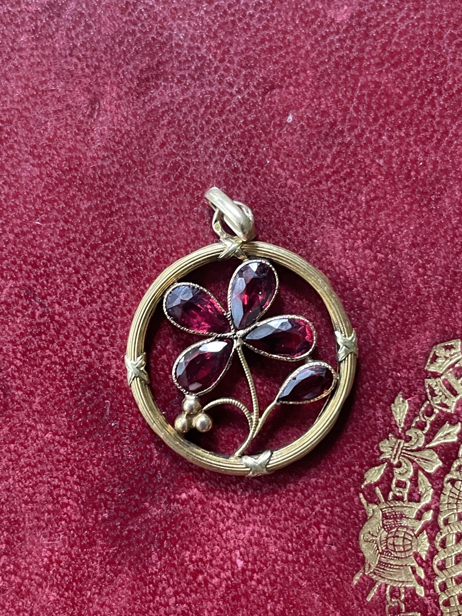 Gold Pendant Clover Garnet-photo-3