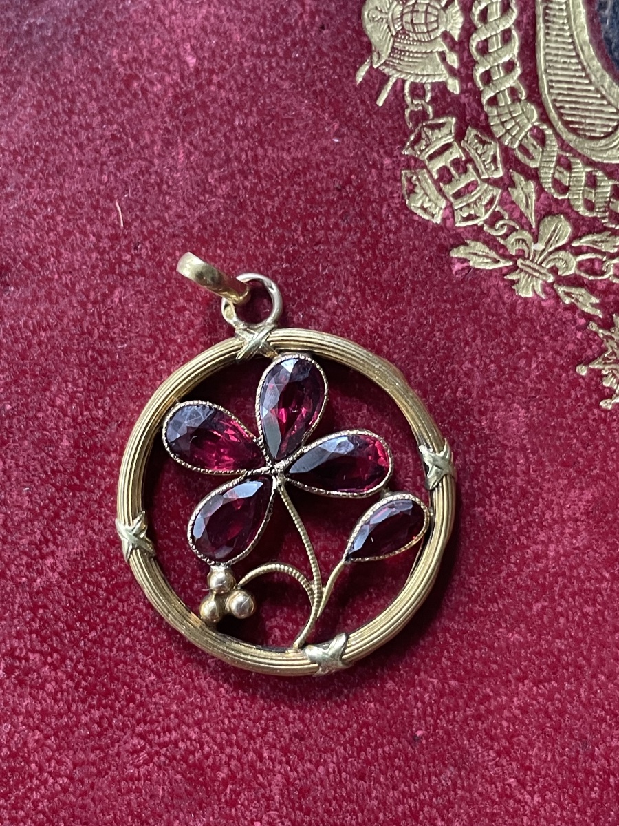 Gold Pendant Clover Garnet-photo-4