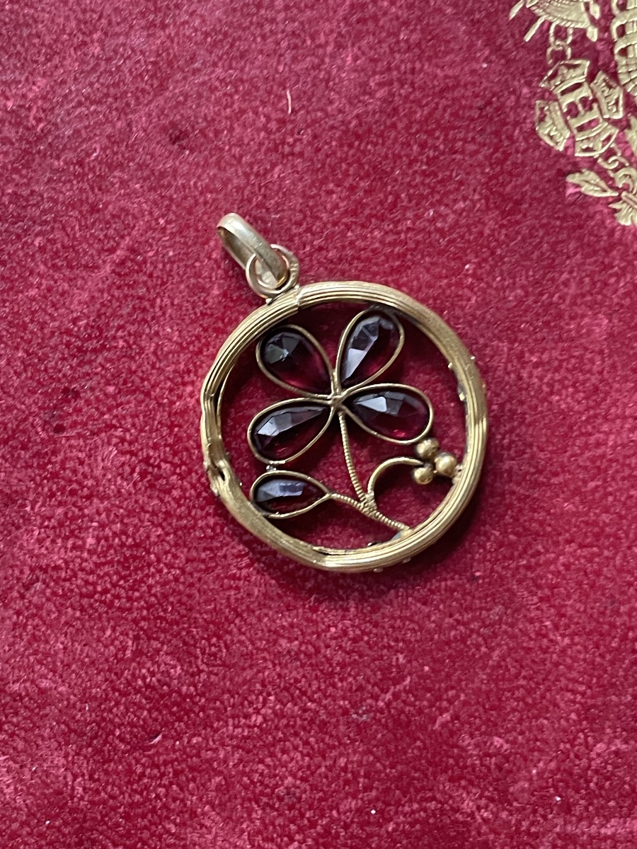 Gold Pendant Clover Garnet-photo-1