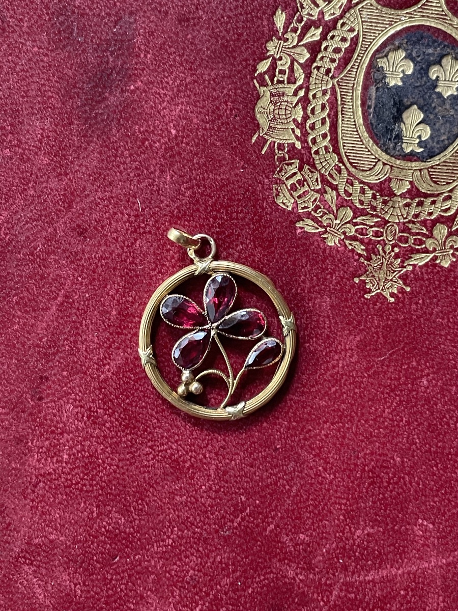 Gold Pendant Clover Garnet-photo-3