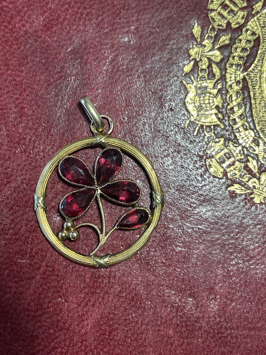Gold Pendant Clover Garnet-photo-4