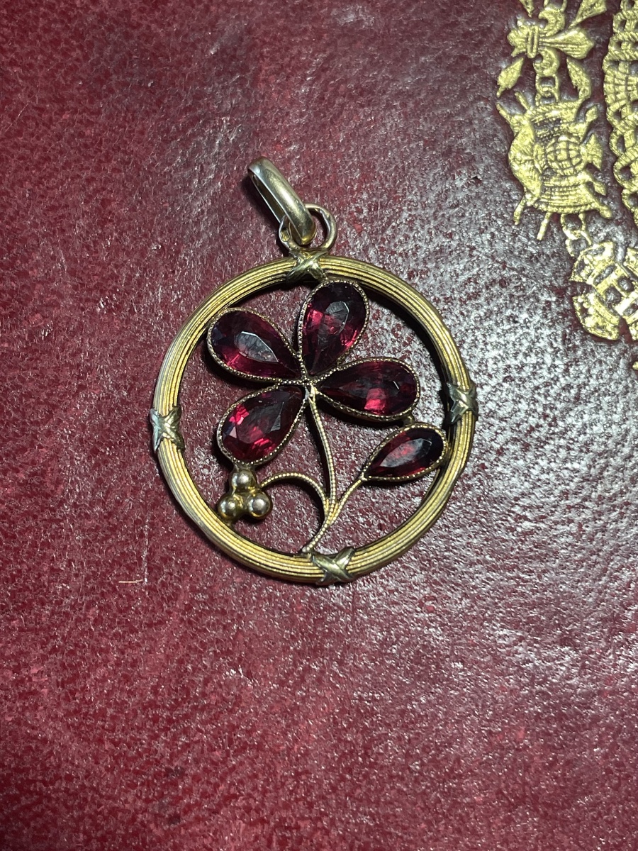 Gold Pendant Clover Garnet-photo-5