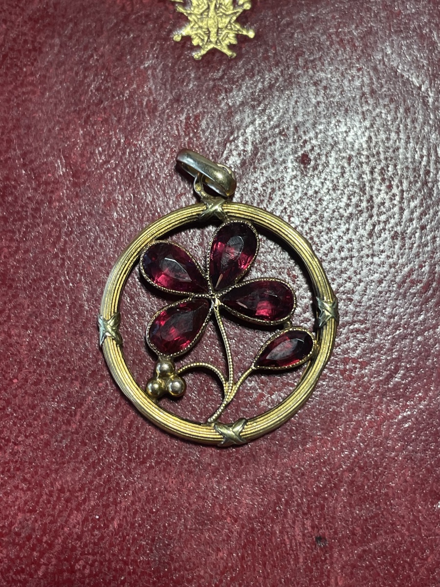 Gold Pendant Clover Garnet-photo-6
