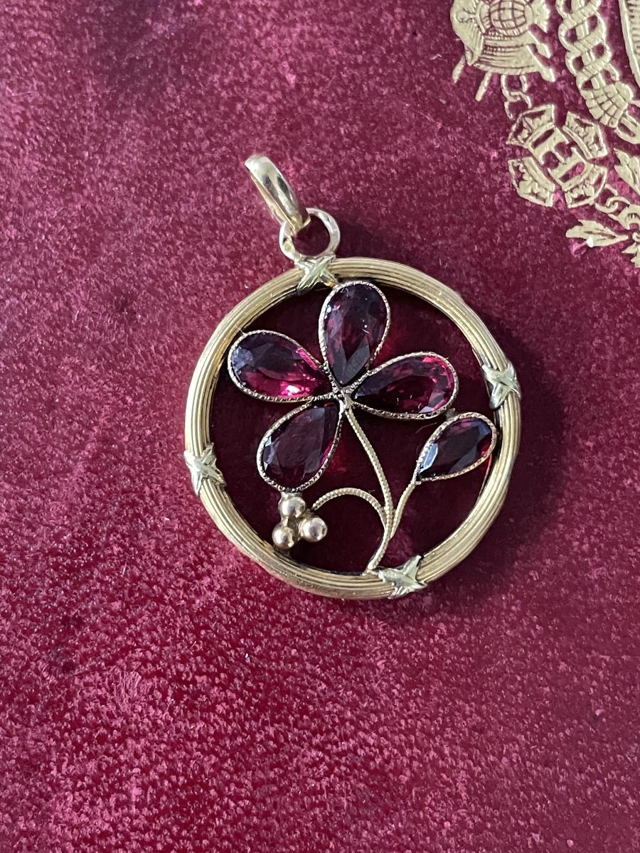 Gold Pendant Clover Garnet-photo-8