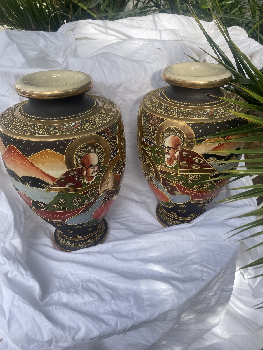 Paire de grands vases de Satsouma Japon 