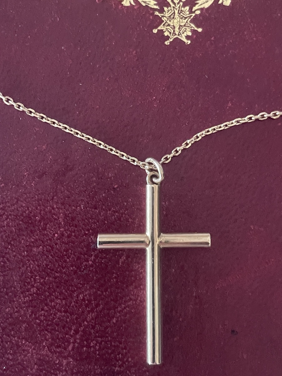 The Cross And Its Gold Chain -photo-4