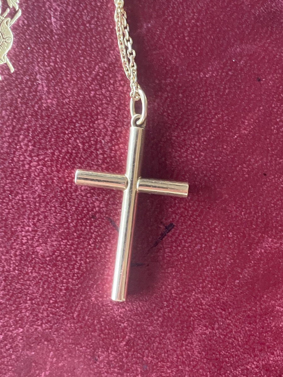 The Cross And Its Gold Chain -photo-6