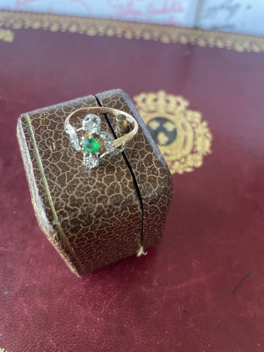 Rose Gold Ring With Diamonds And A Round Emerald -photo-3