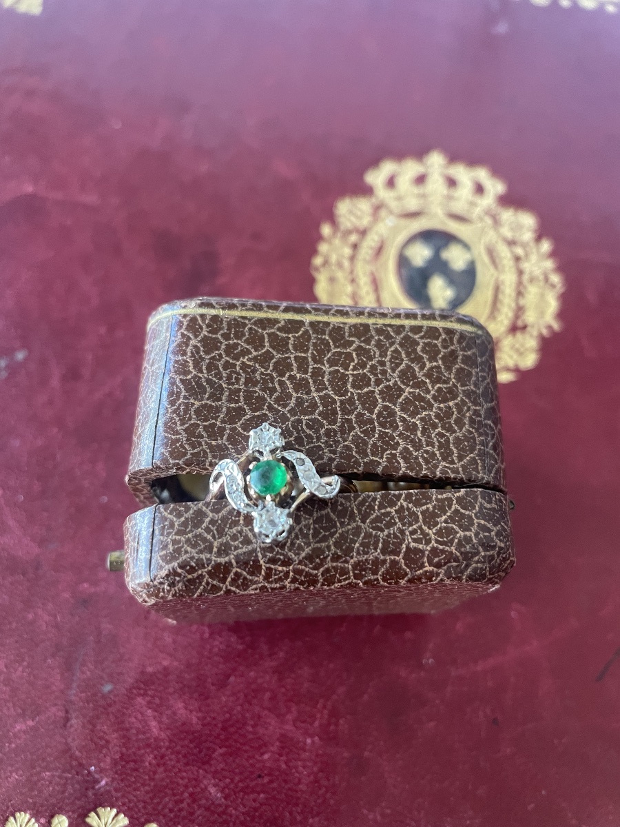 Rose Gold Ring With Diamonds And A Round Emerald -photo-4
