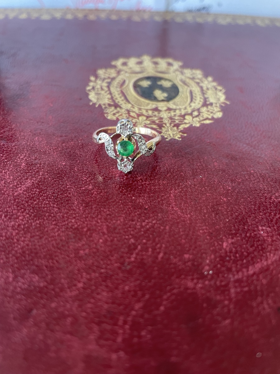 Rose Gold Ring With Diamonds And A Round Emerald -photo-6
