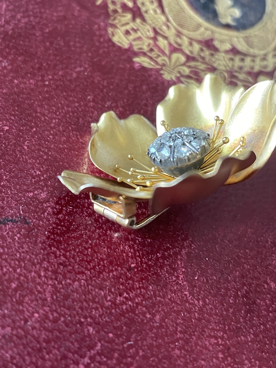 Gold Brooch With Roses And Diamonds -photo-2