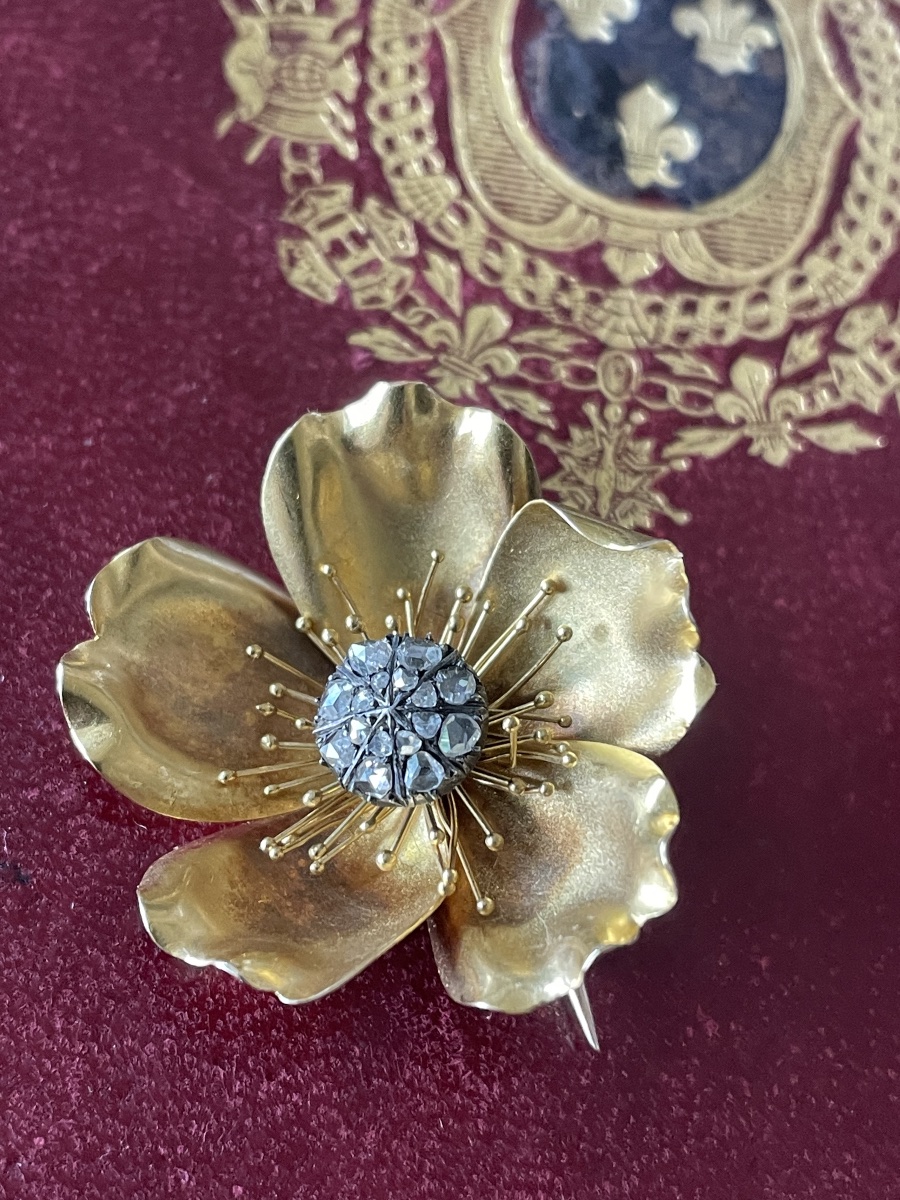 Gold Brooch With Roses And Diamonds -photo-3