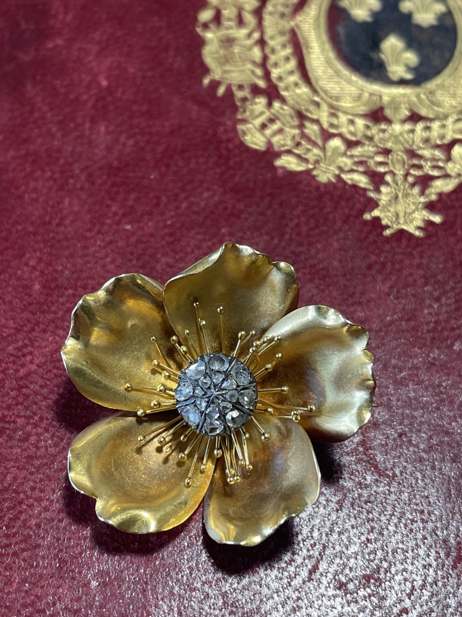 Gold Brooch With Roses And Diamonds -photo-4