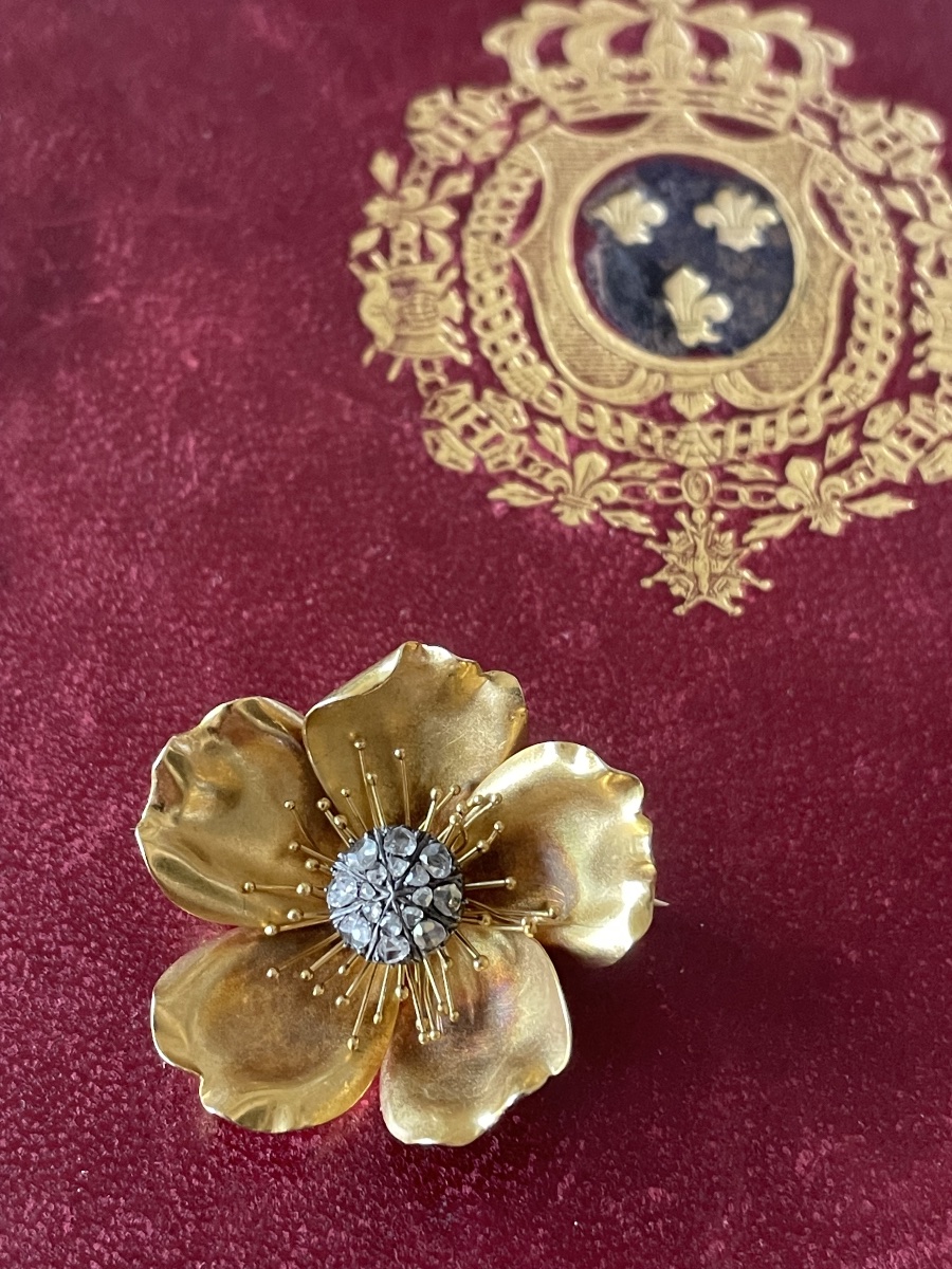 Gold Brooch With Roses And Diamonds -photo-2