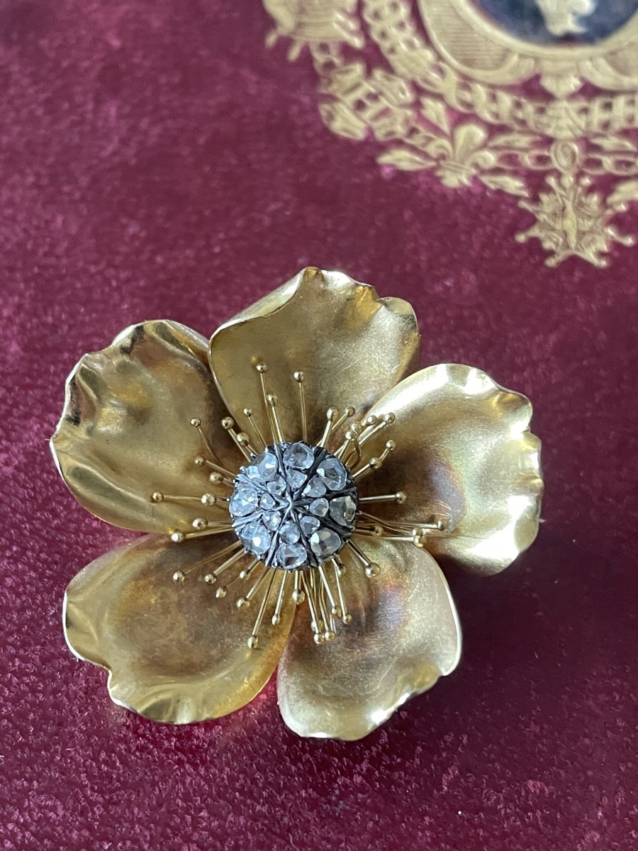 Gold Brooch With Roses And Diamonds -photo-6