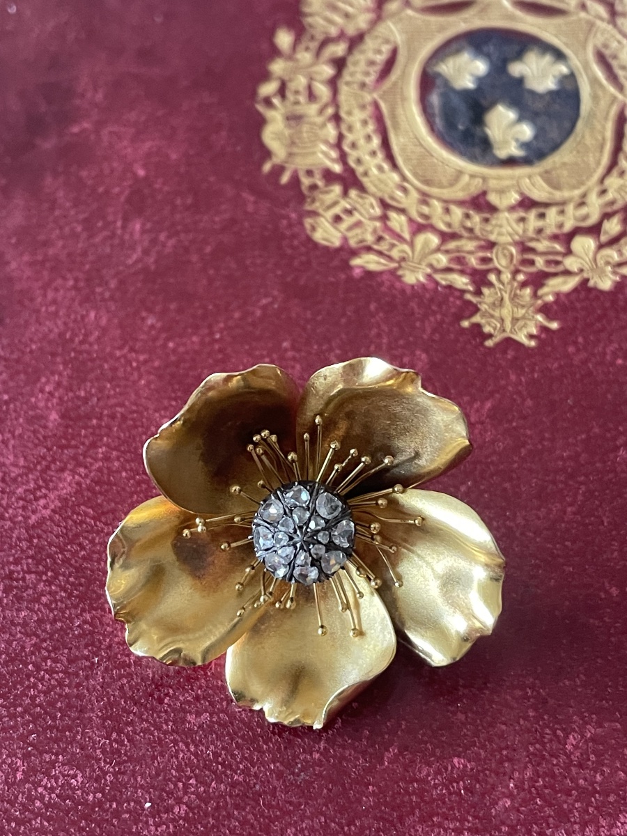 Gold Brooch With Roses And Diamonds 