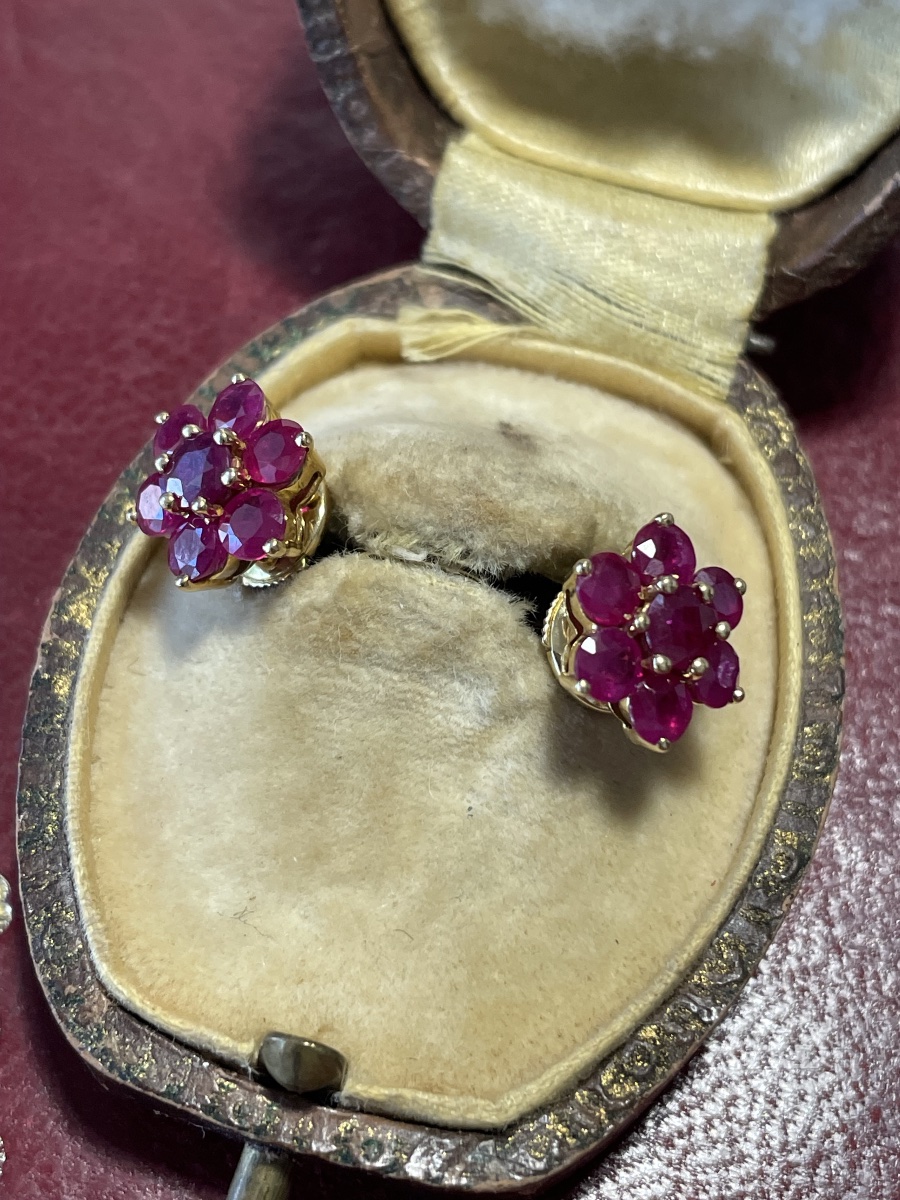 Pair Of Gold And Ruby Earrings -photo-1