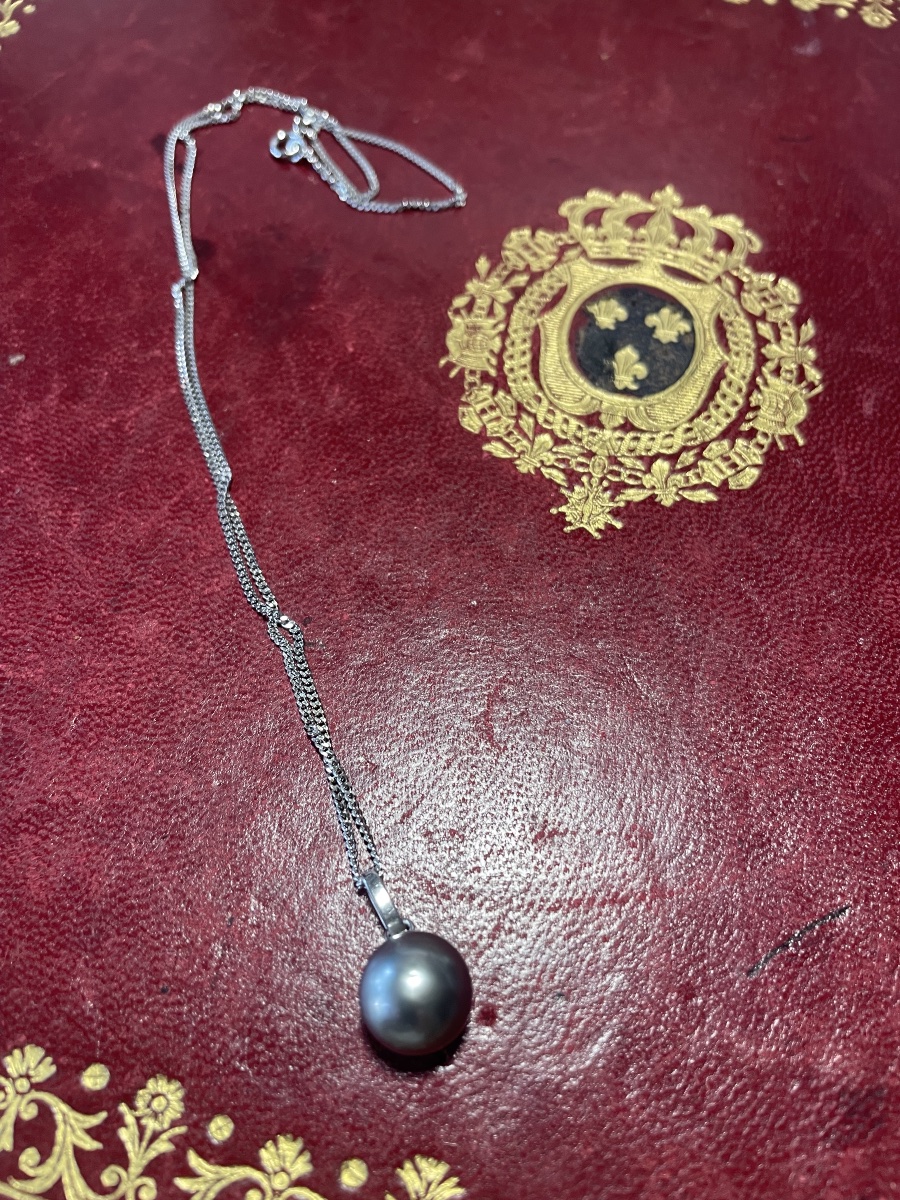 White Gold Necklace With A Tahitian Pearl 
