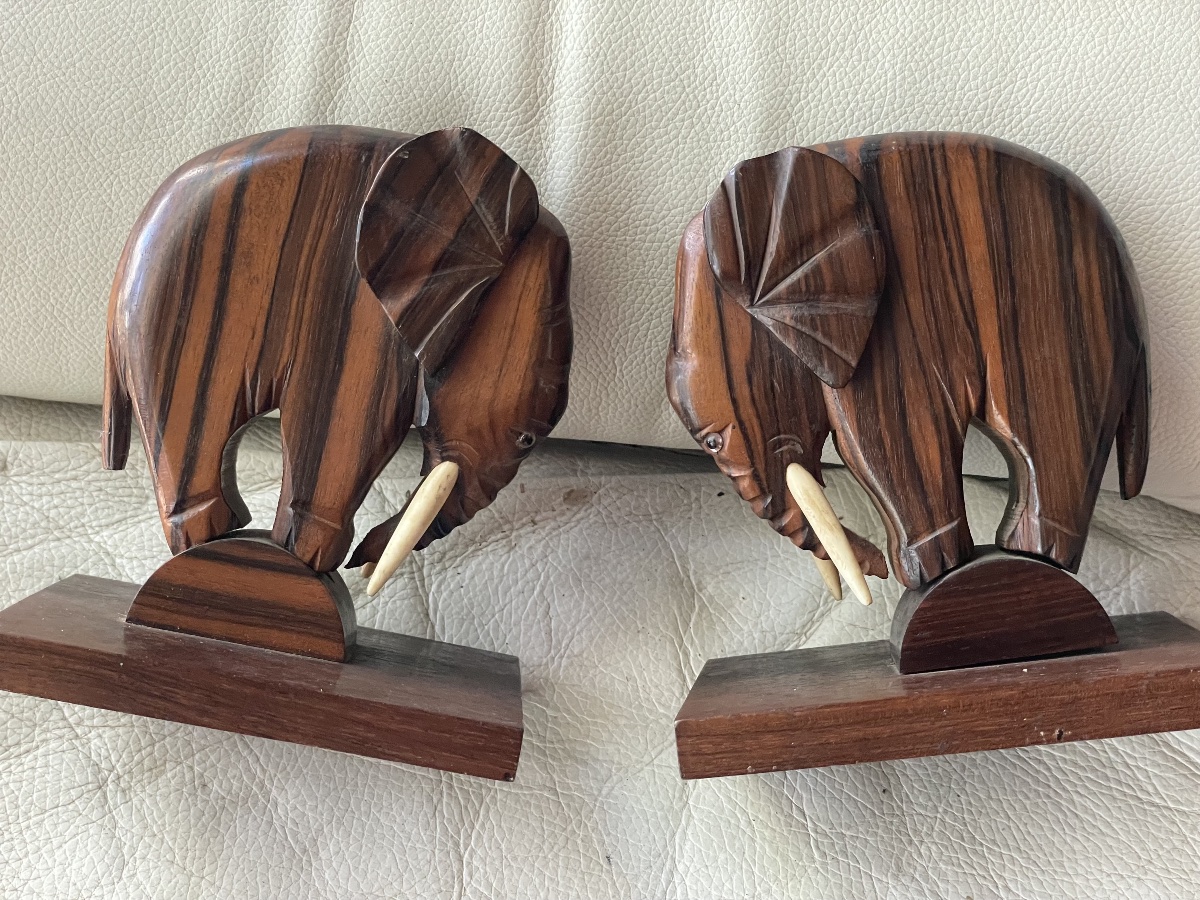 Pair Of Elephant-shaped Bookends Made Of Rio Rosewood 