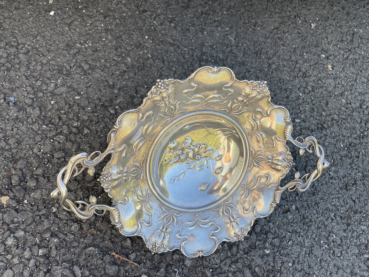 Silver-colored Metal Fruit Basket -photo-1