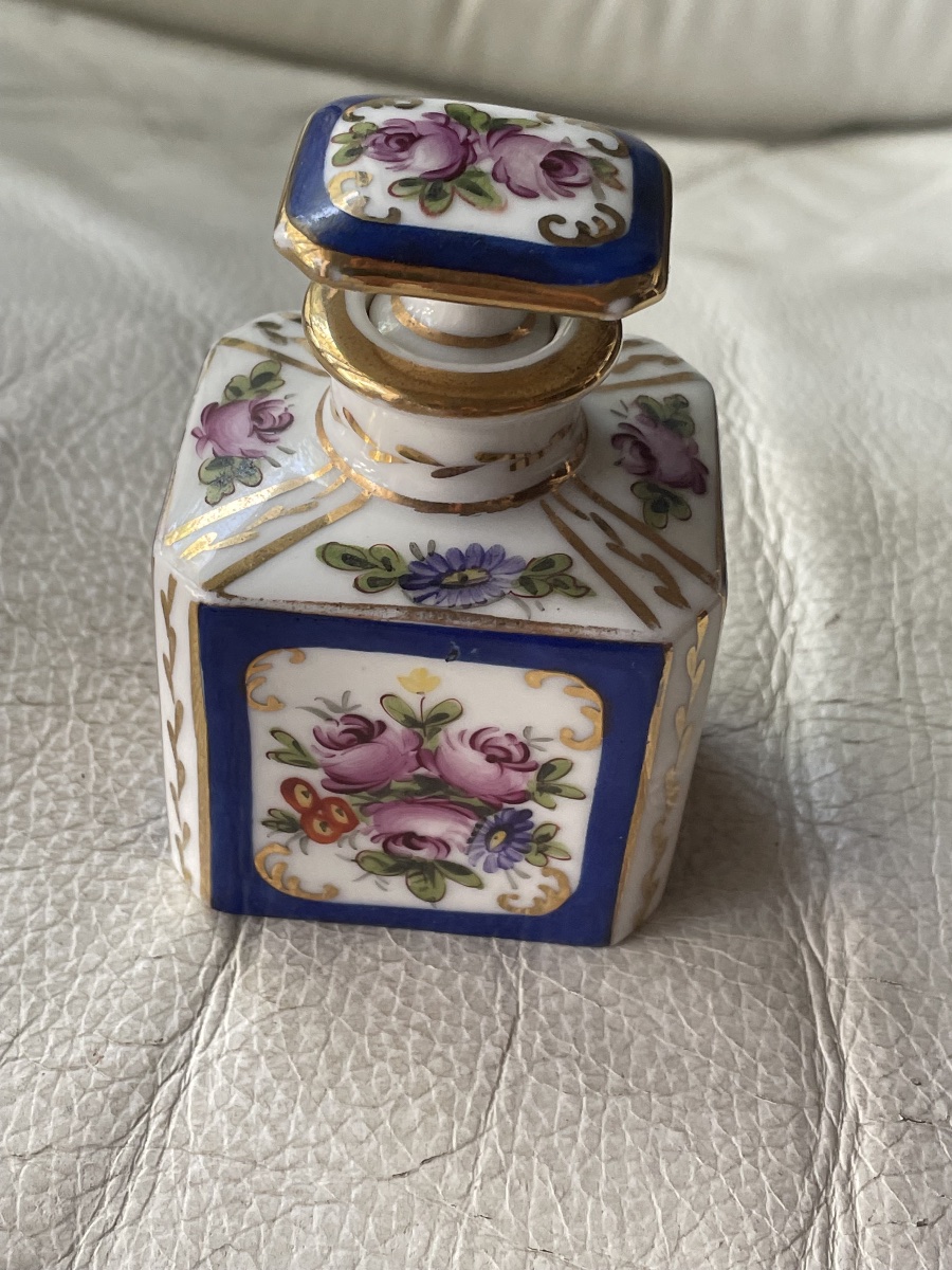 Small Sèvres Porcelain Bottle -photo-2