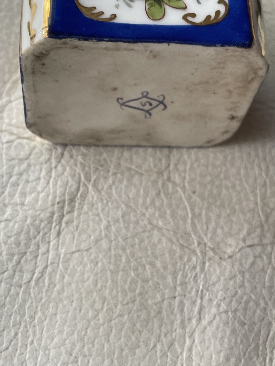 Small Sèvres Porcelain Bottle -photo-1
