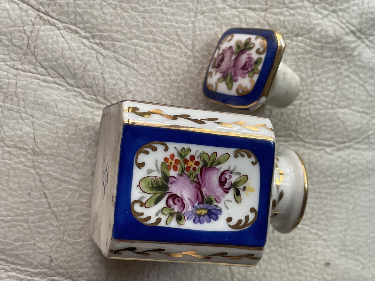 Small Sèvres Porcelain Bottle -photo-6