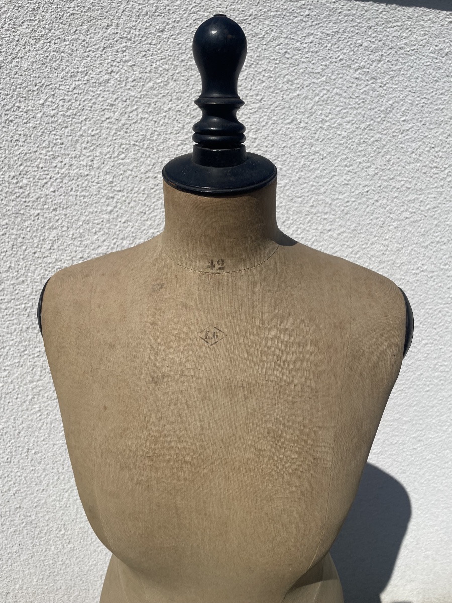 Girard Paris Bust Mannequin -photo-1
