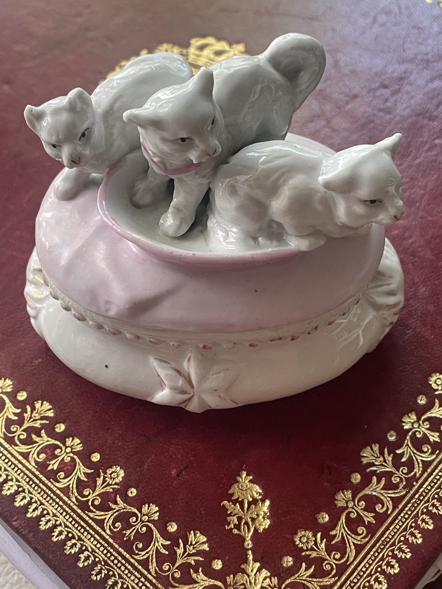 Porcelain Jewelry Box With 3 Kittens 