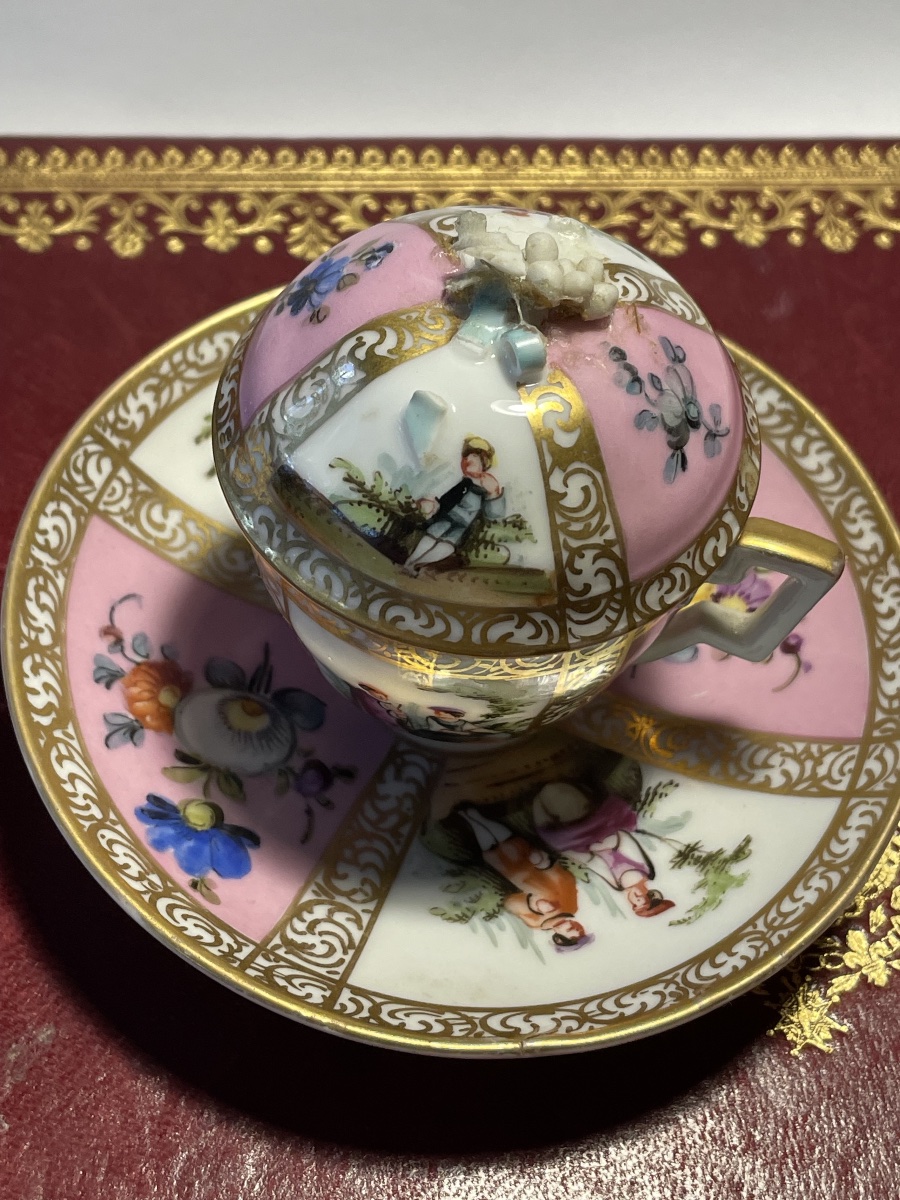 Tasse et sous tasse en porcelaine 