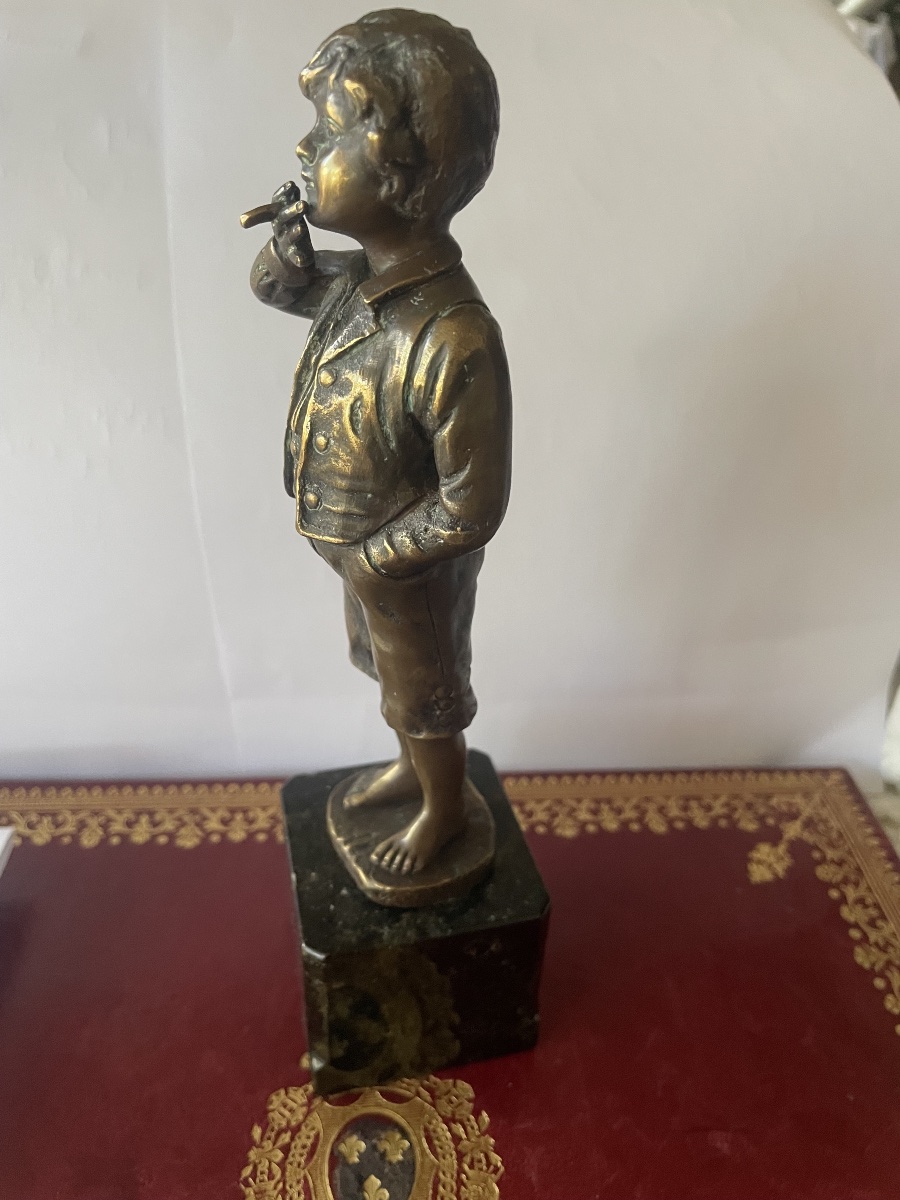 Bronze: Lemke's "the Little Boy Who Smokes" -photo-3