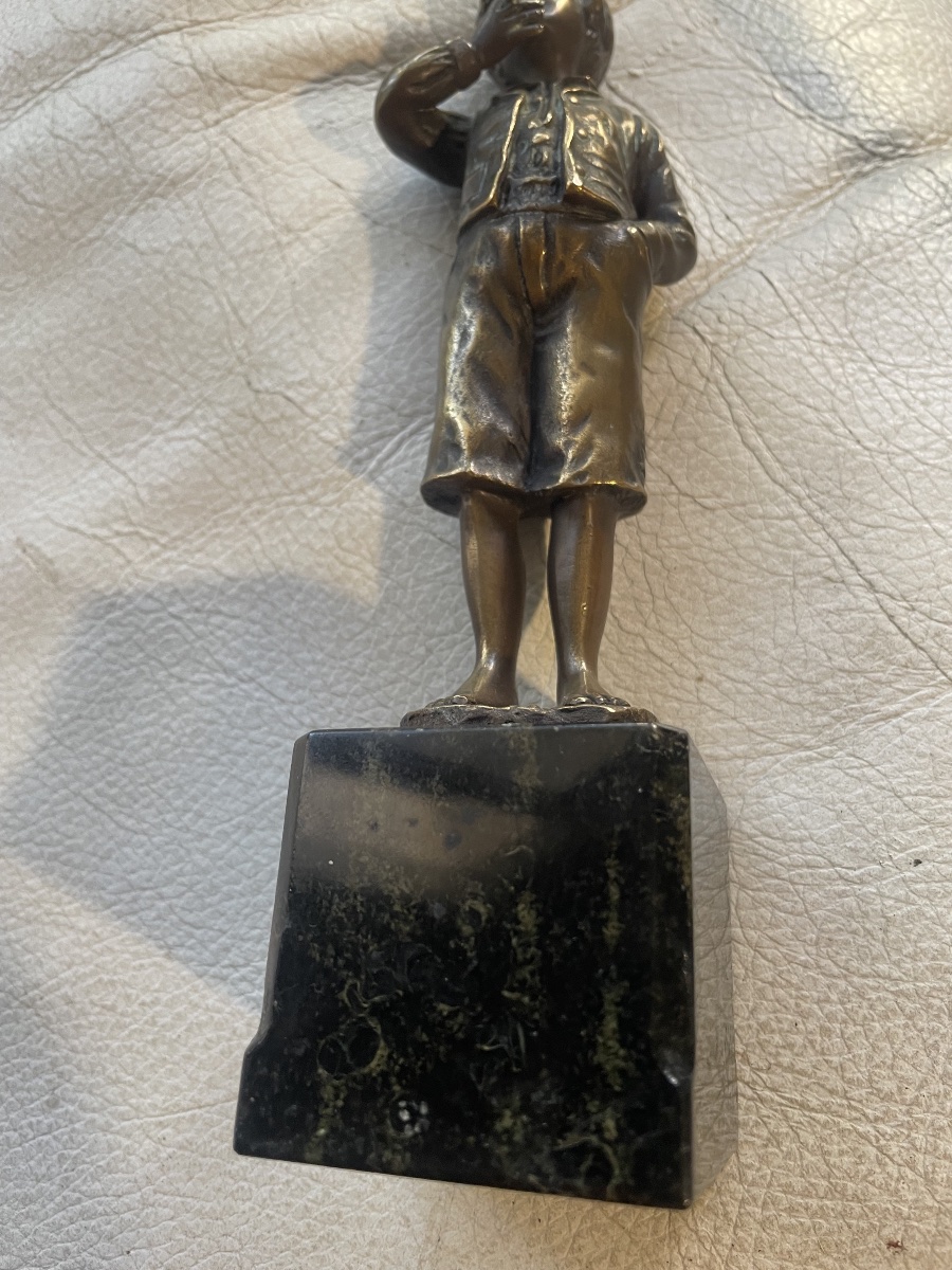 Bronze: Lemke's "the Little Boy Who Smokes" -photo-7