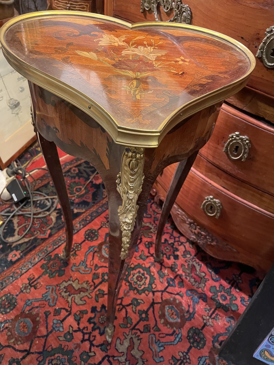 Heart-shaped Side Table With Niii Marquetry -photo-2