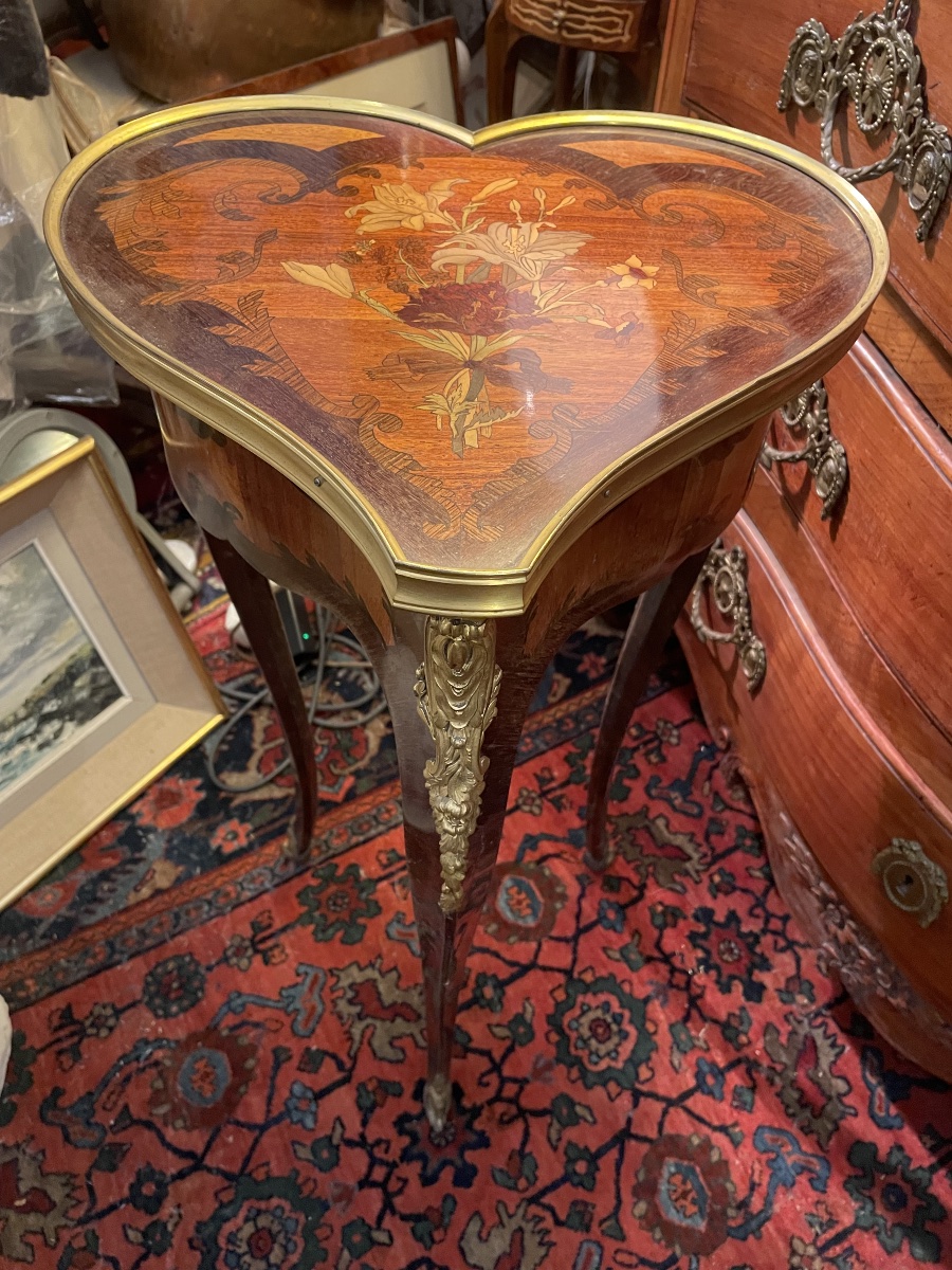 Heart-shaped Side Table With Niii Marquetry -photo-3