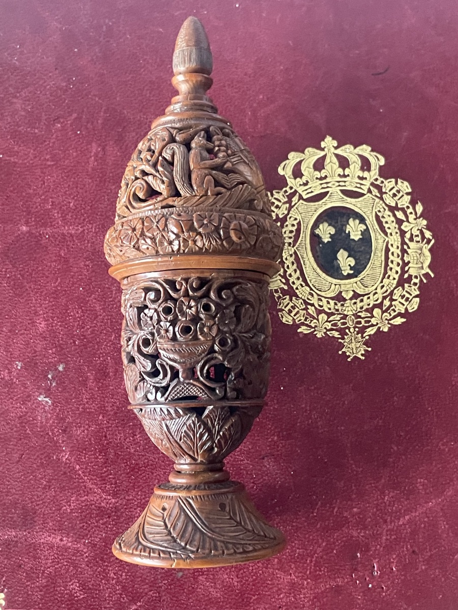 Noix de corozo sculpteé XIX eme 