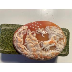 Cameo Chariot With Horses And Cherubs