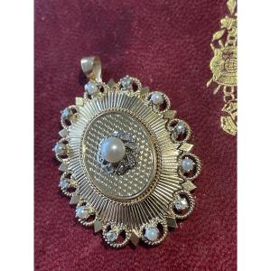 Gold Pendant With Pearls And Diamonds 